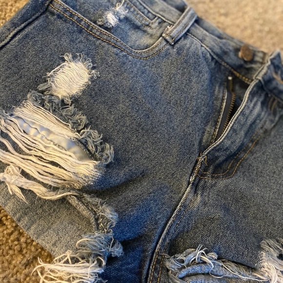 Destroyed High-Waisted Jean Shorts. - Picture 4 of 7